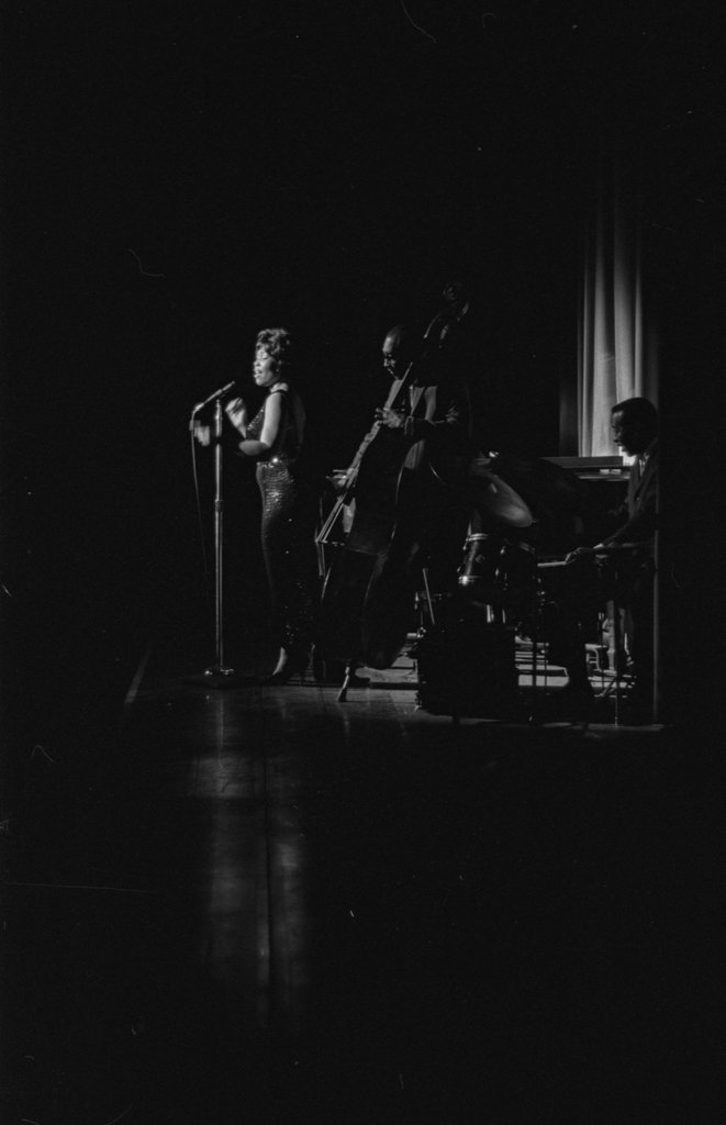 Gloria Lynne at Arie Crown Theater - Flerlage, Raeburn, 1915-2002