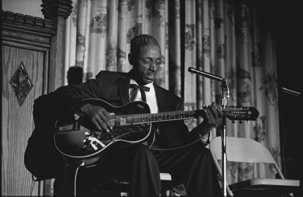 Mississippi Fred McDowell, Annie McDowell, Erwin Hefler, and Jimmy Walker - Flerlage, Raeburn, 1915-2002