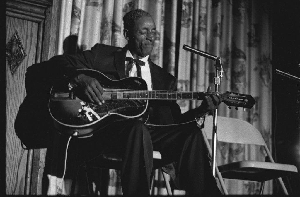 Mississippi Fred McDowell, Annie McDowell, Erwin Hefler, and Jimmy Walker - Flerlage, Raeburn, 1915-2002