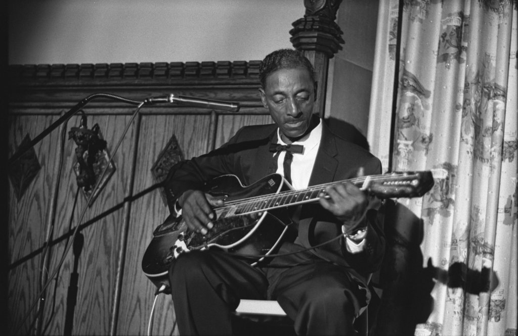 Mississippi Fred McDowell, Photographed for Testament - Flerlage, Raeburn, 1915-2002