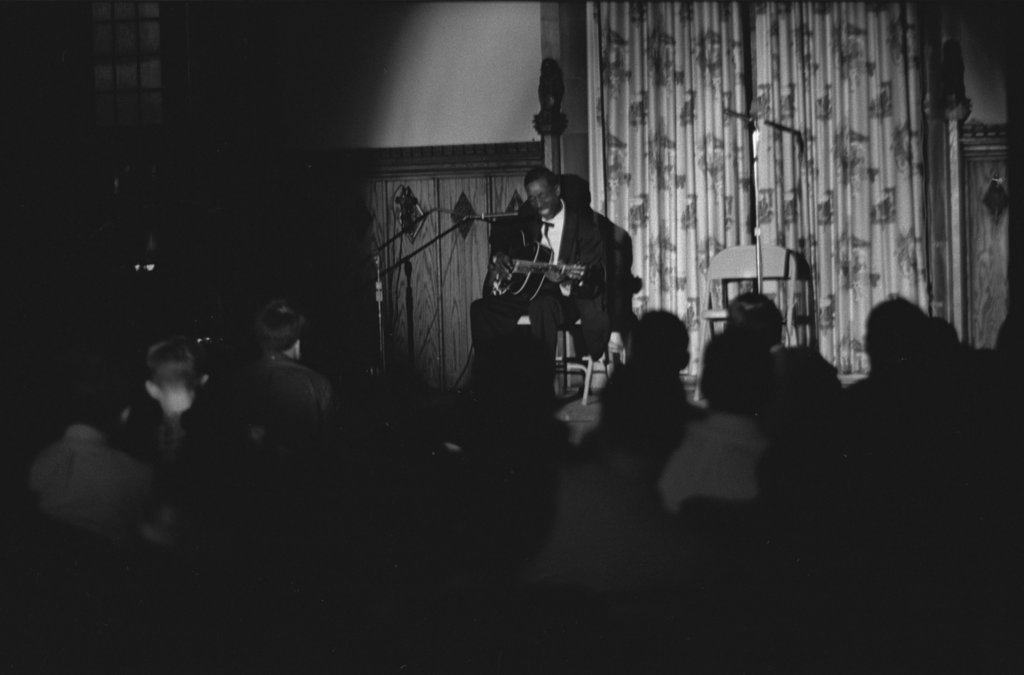 Mississippi Fred McDowell, Photographed for Testament - Flerlage, Raeburn, 1915-2002