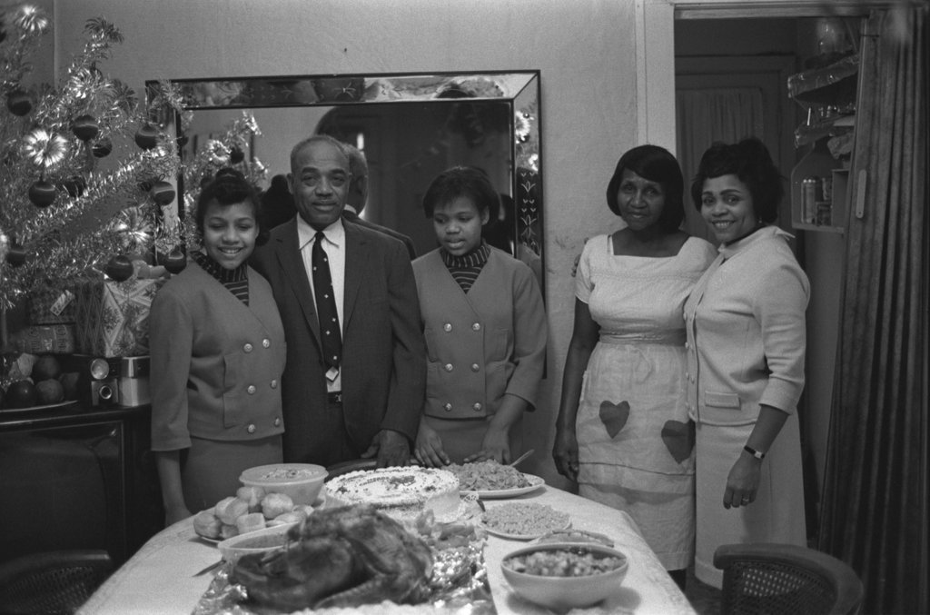 Swan family Christmas gathering - Flerlage, Raeburn, 1915-2002