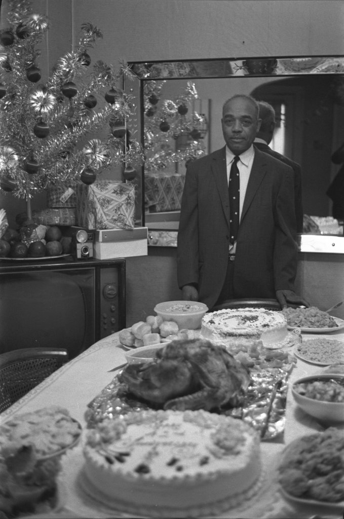 Swan family Christmas gathering - Flerlage, Raeburn, 1915-2002