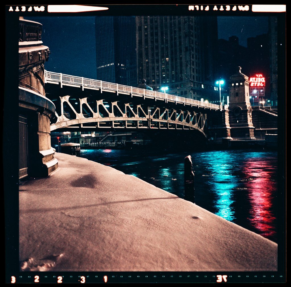 Michigan Avenue Bridge over the Chicago River. - Hutchinson, Calvin M.