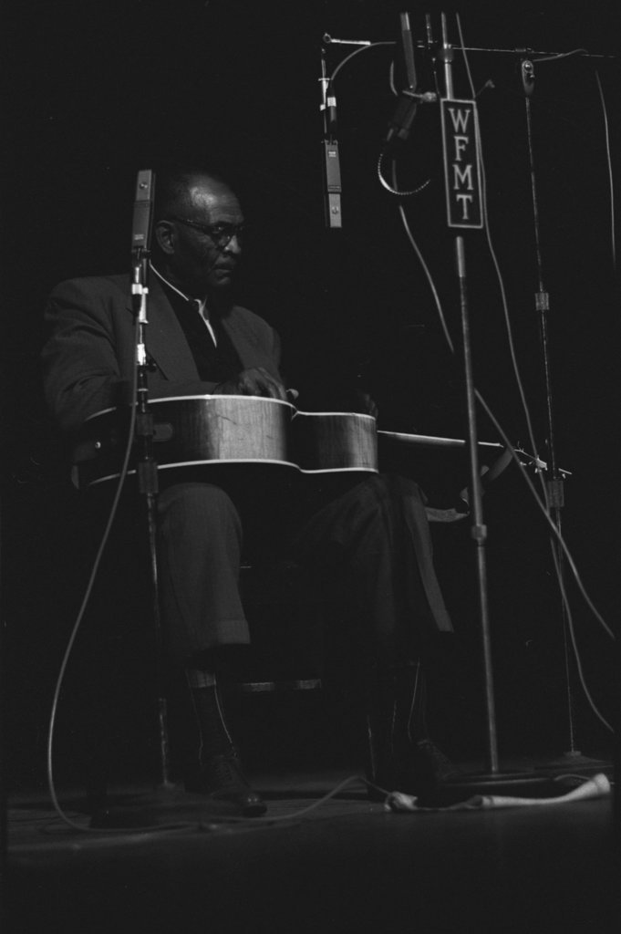 The Phipps Family performing at the 5th Annual University of Chicago Folk Festival - Flerlage, Raeburn, 1915-2002