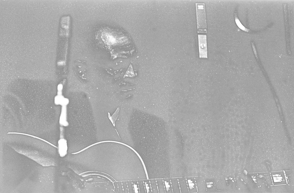 Reverend Robert Wilkins performing during the 5th Annual University of Chicago Folk Festival - Flerlage, Raeburn, 1915-2002