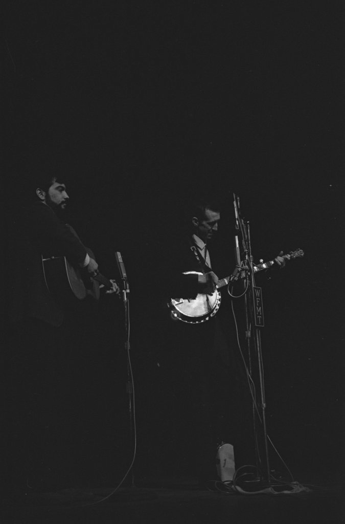 Reverend Robert Wilkins, Stringbean, Dr. Ross, the Phipps Family performing at the 5th Annual University of Chicago Folk Festival - Flerlage, Raeburn, 1915-2002