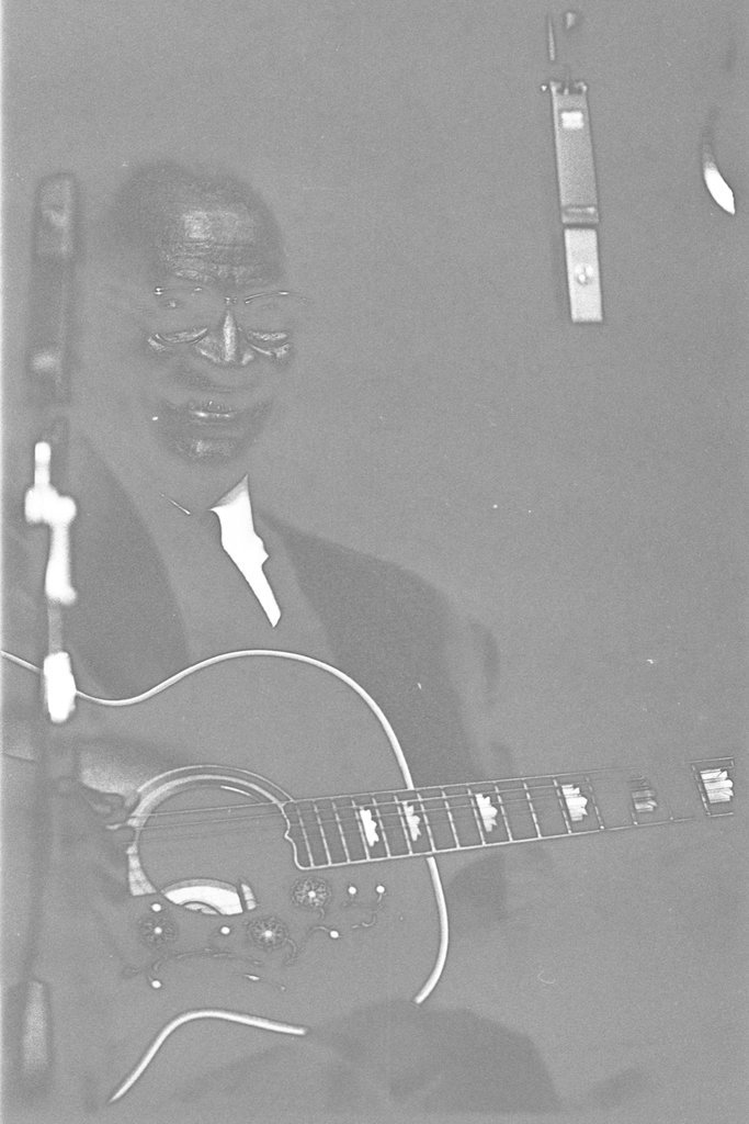 Reverend Robert Wilkins performing during the 5th Annual University of Chicago Folk Festival - Flerlage, Raeburn, 1915-2002