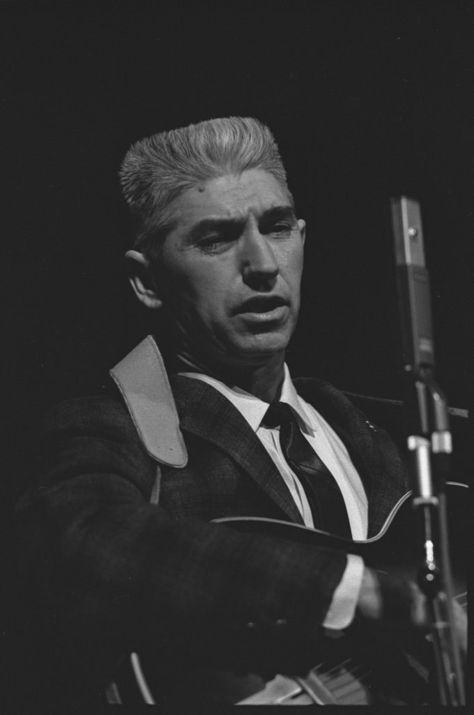 Dr. Ross and the Phipps Family performing at the 5th Annual University of Chicago Folk Festival - Flerlage, Raeburn, 1915-2002
