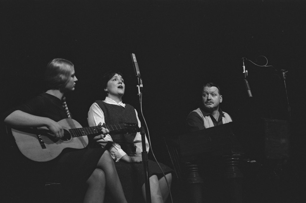 Robert Pete Williams, the Reverend Robert Wilkins, and the Beers Family at the 5th Annual University of Chicago Folk Festival - Flerlage, Raeburn, 1915-2002