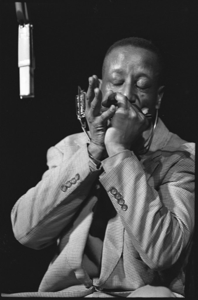 Robert Pete Williams, Dr. Ross, performing at Ida Noyes Hall - Flerlage, Raeburn, 1915-2002