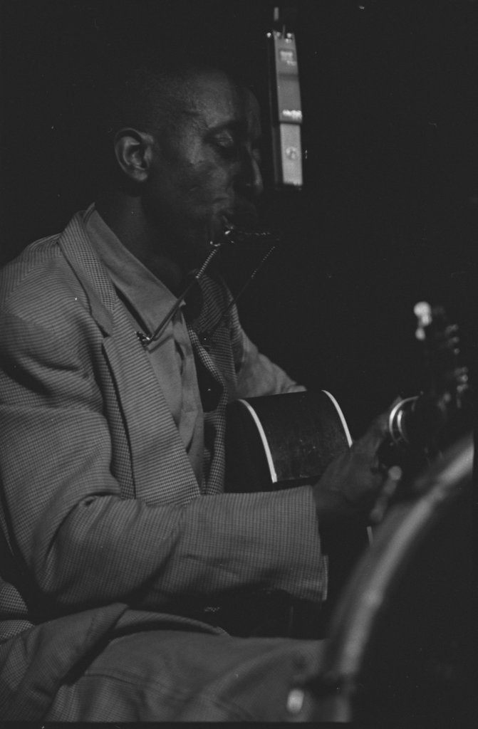 Dr. Ross and the Phipps Family performing at the 5th Annual University of Chicago Folk Festival - Flerlage, Raeburn, 1915-2002