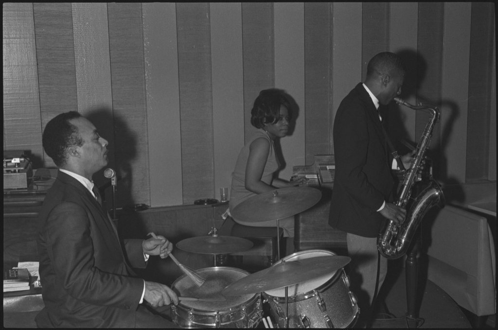 The Jerold Donovan Trio performing at the Robin's Nest with Claudine 