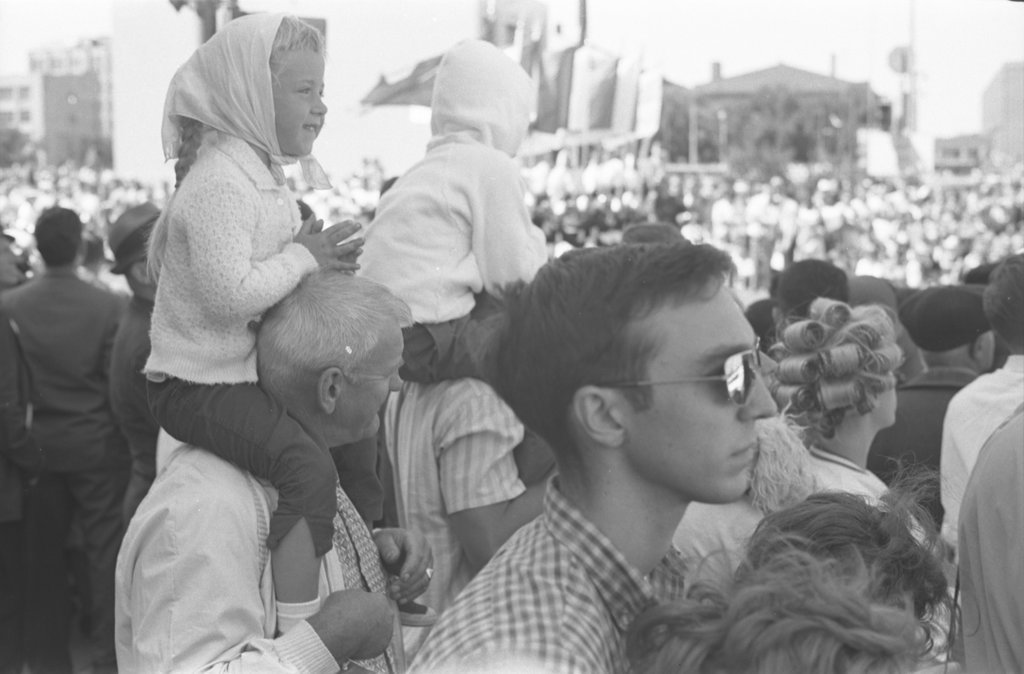 Parade - Flerlage, Raeburn, 1915-2002