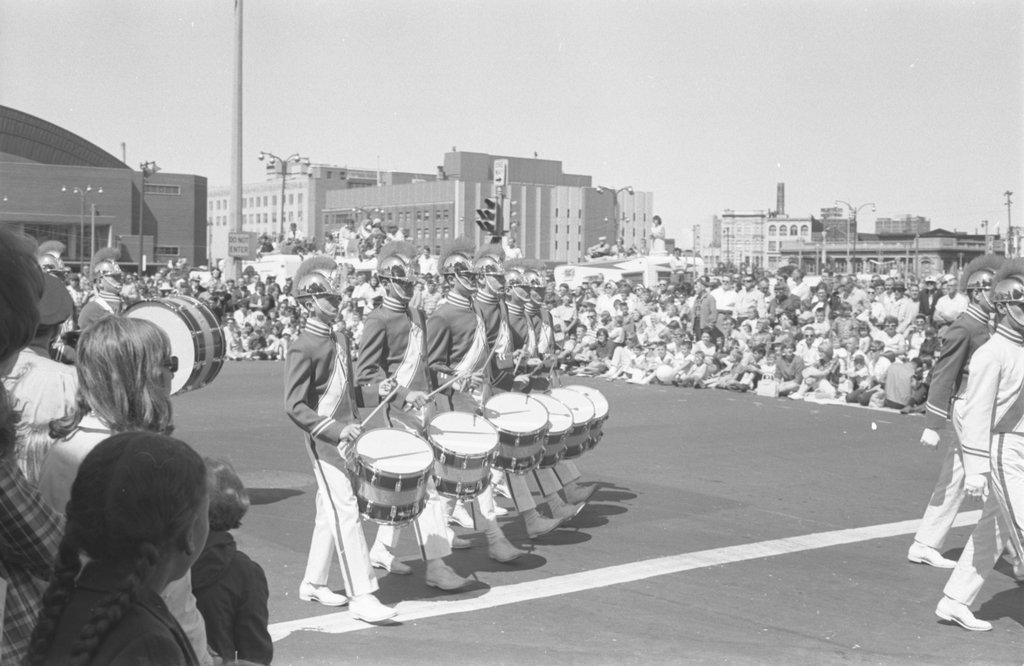 Parade - Flerlage, Raeburn, 1915-2002