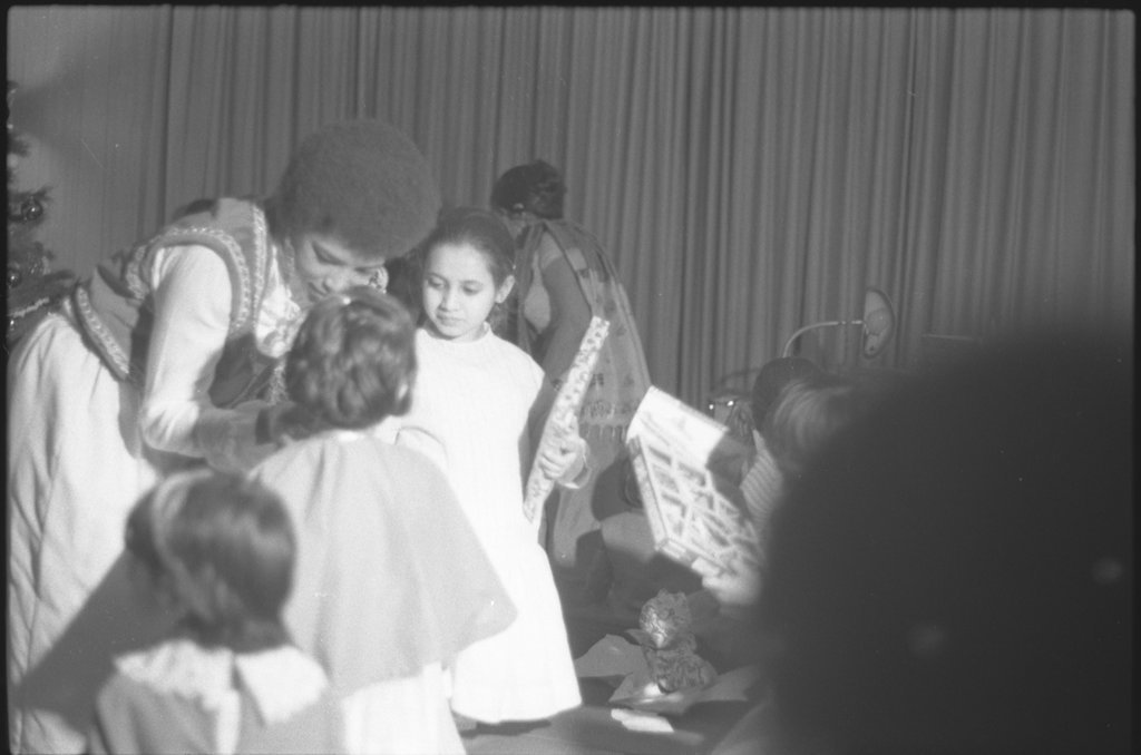 Vedanta Temple Christmas Party - Flerlage, Raeburn, 1915-2002