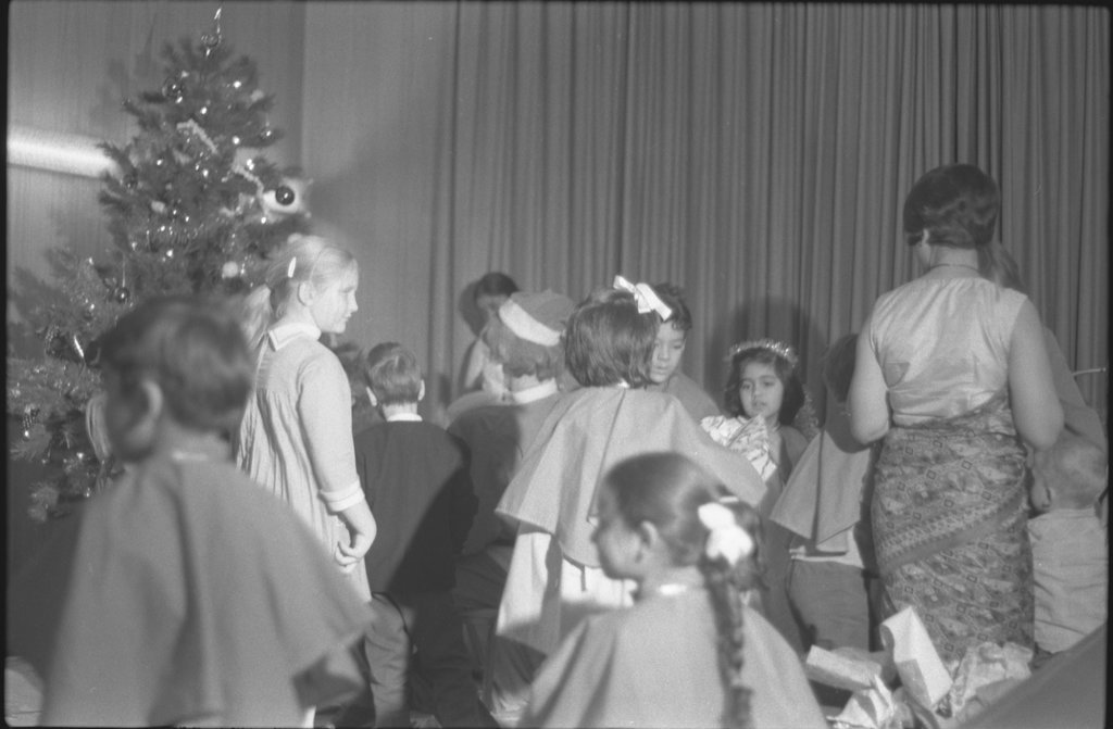 Vedanta Temple Christmas Party - Flerlage, Raeburn, 1915-2002