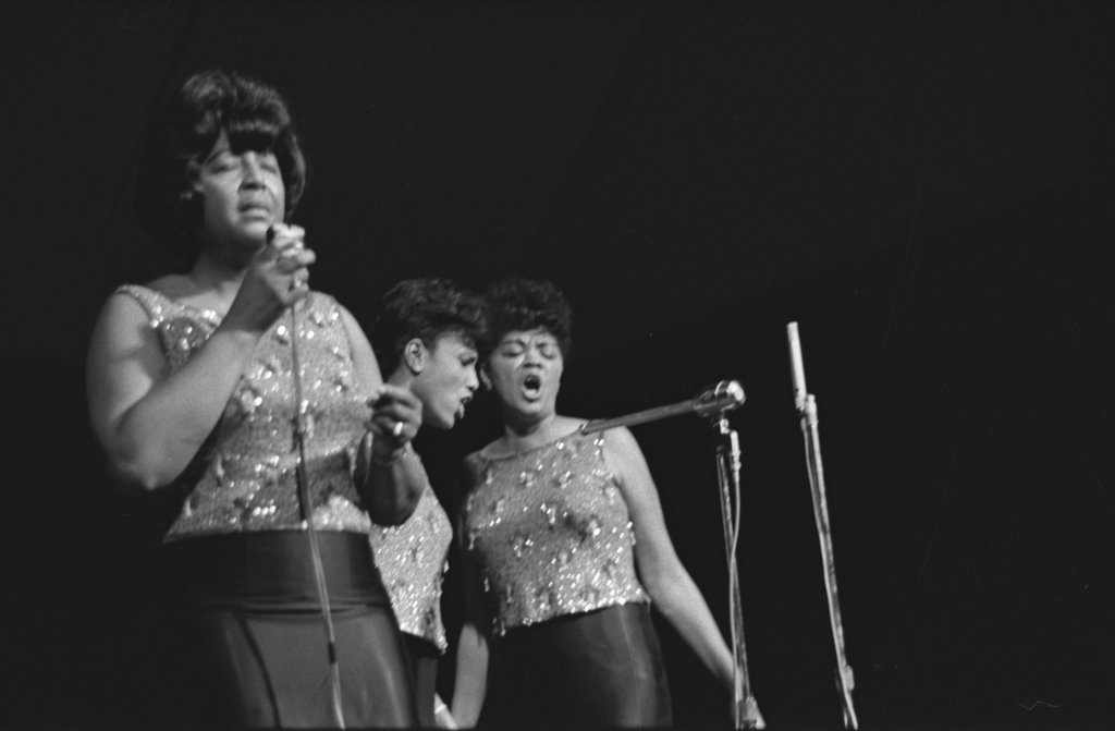 The Meditation Singers performing at the 6th Annual University of Chicago Folk Festival - Flerlage, Raeburn, 1915-2002