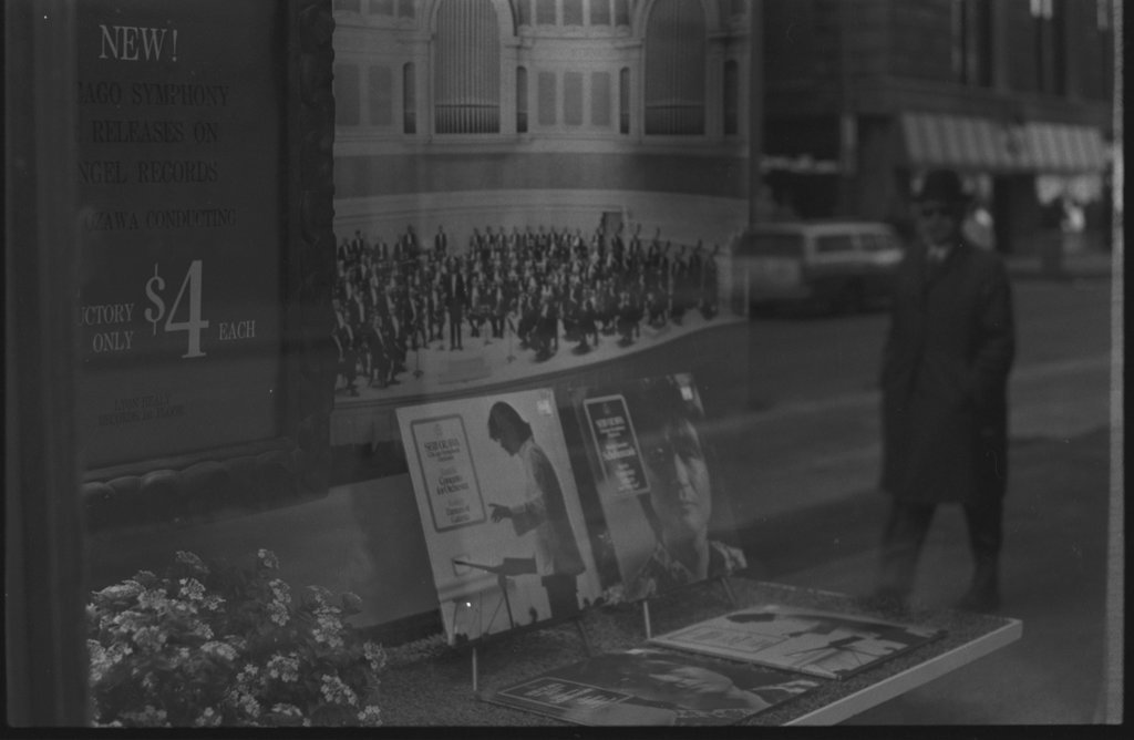 Window displays of records at Capitol Records - Flerlage, Raeburn, 1915-2002