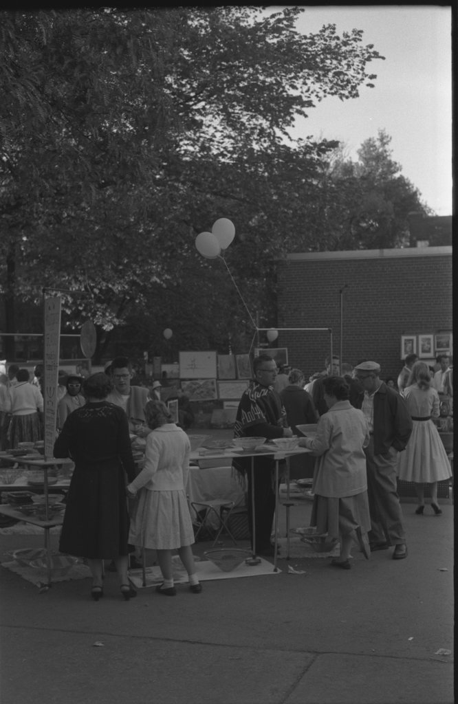 Unidentified art fair - Flerlage, Raeburn, 1915-2002
