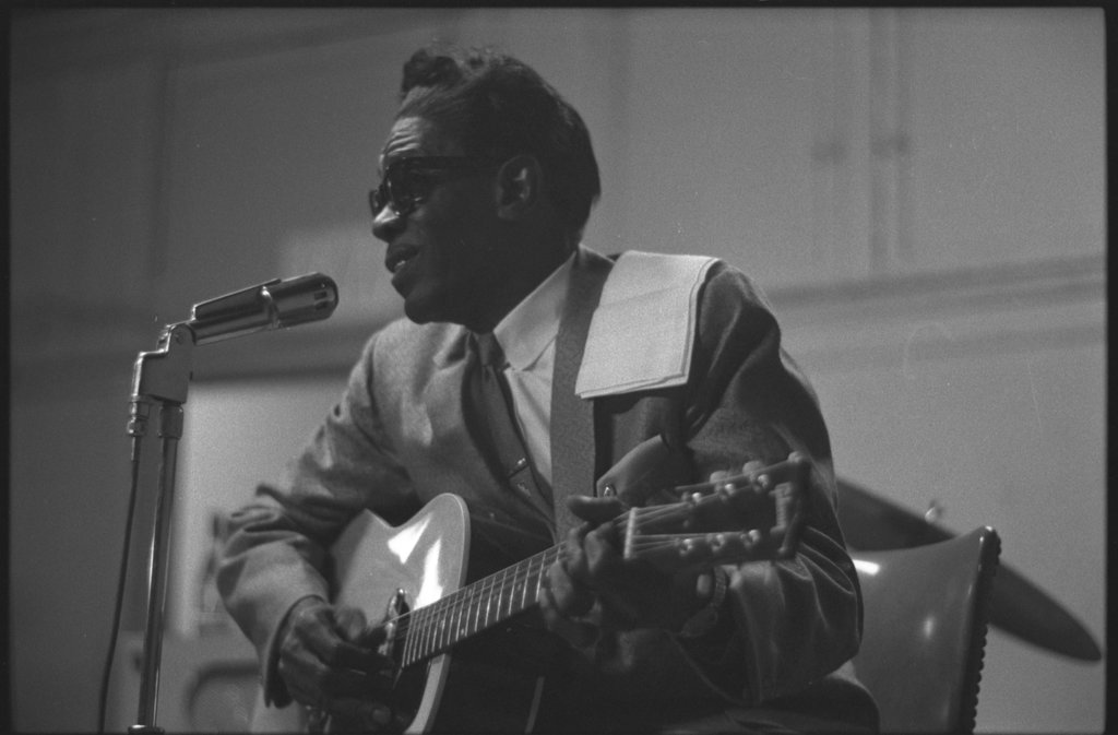 Lightnin' Hopkins at Western Hall - Flerlage, Raeburn, 1915-2002