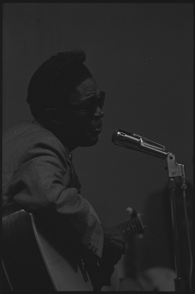 Lightnin' Hopkins at Western Hall - Flerlage, Raeburn, 1915-2002