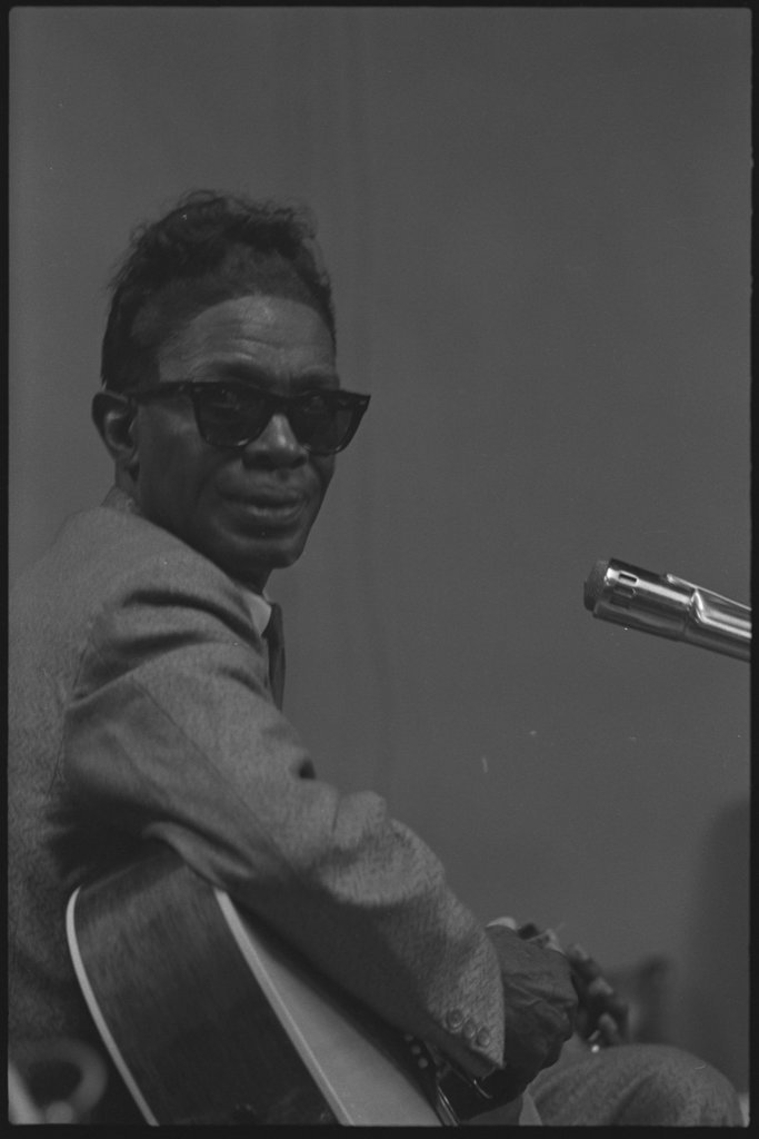 Lightnin' Hopkins at Western Hall - Flerlage, Raeburn, 1915-2002