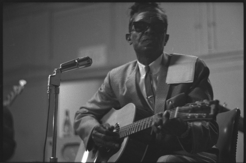 Lightnin' Hopkins at Western Hall - Flerlage, Raeburn, 1915-2002
