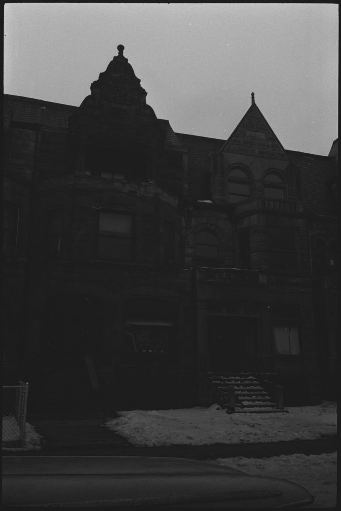 Houses on Chicago's south side - Flerlage, Raeburn, 1915-2002