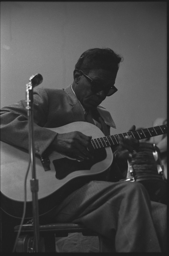 Lightnin' Hopkins at Western Hall - Flerlage, Raeburn, 1915-2002
