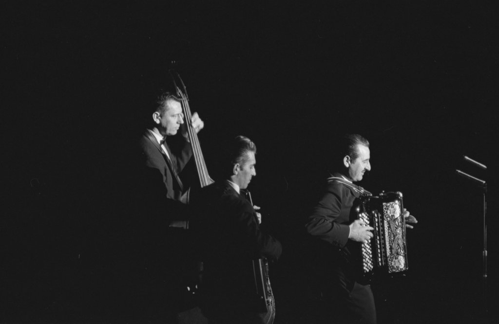 Old Town School of Folk Music event at Orchestra Hall - Flerlage, Raeburn, 1915-2002
