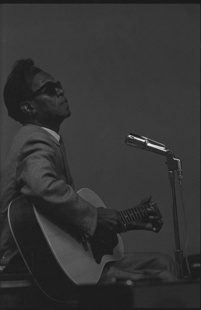 Lightnin' Hopkins at Western Hall - Flerlage, Raeburn, 1915-2002