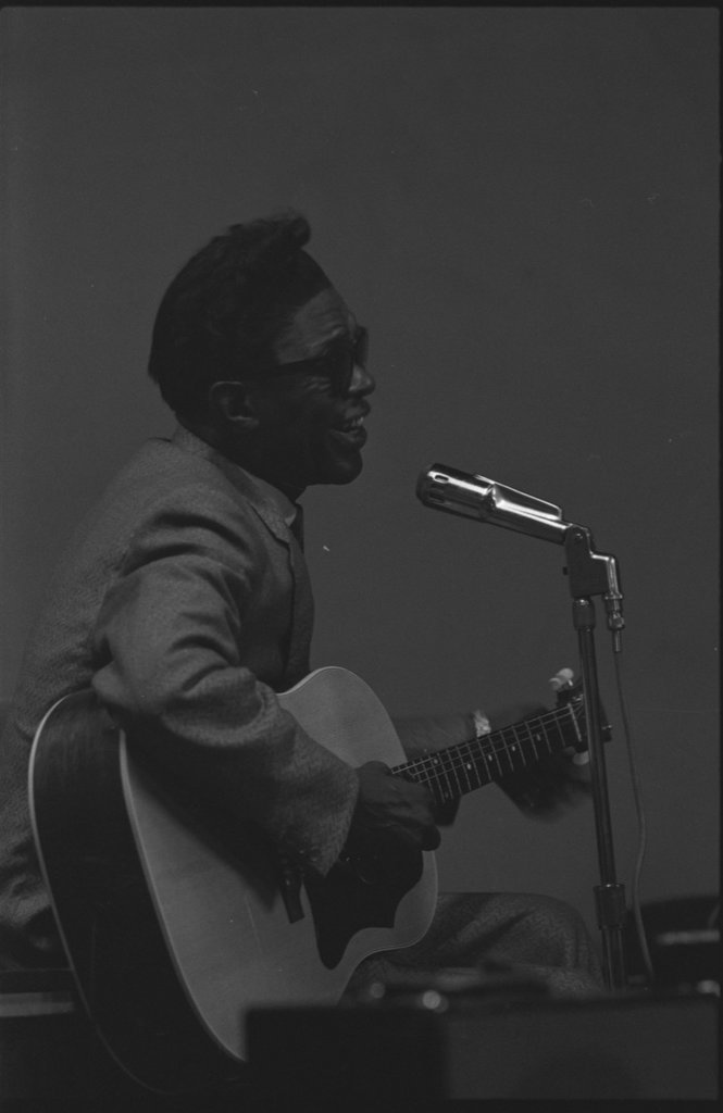 Lightnin' Hopkins at Western Hall - Flerlage, Raeburn, 1915-2002