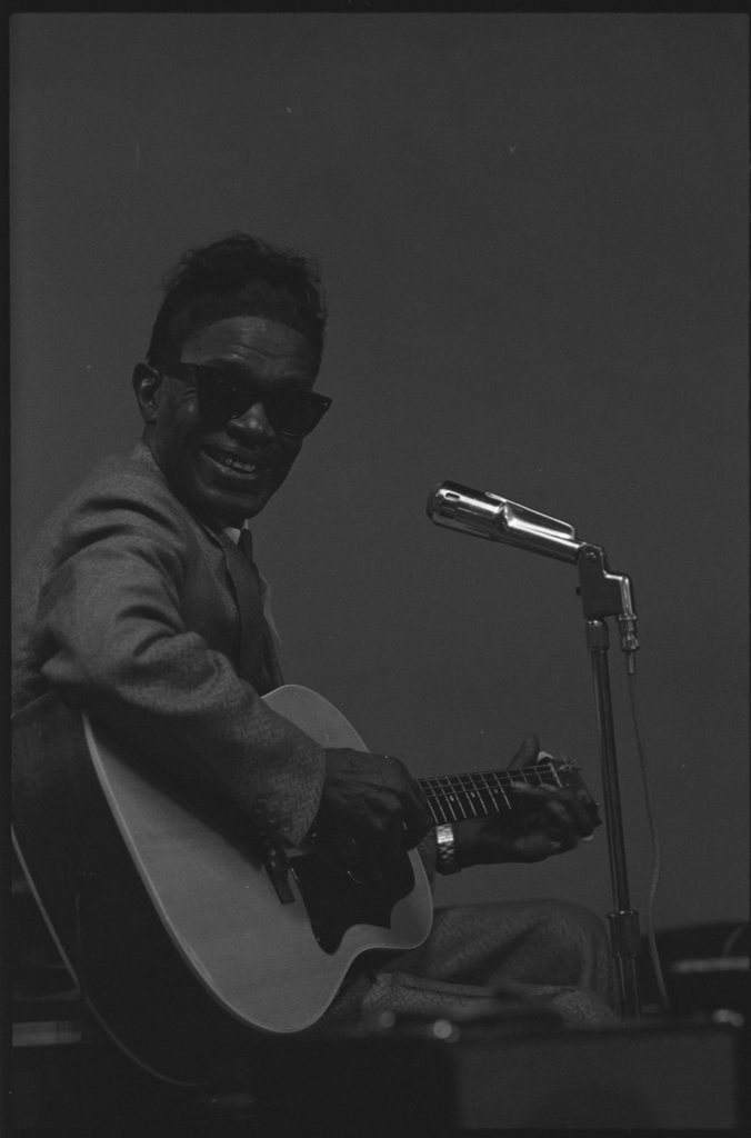 Lightnin' Hopkins at Western Hall - Flerlage, Raeburn, 1915-2002