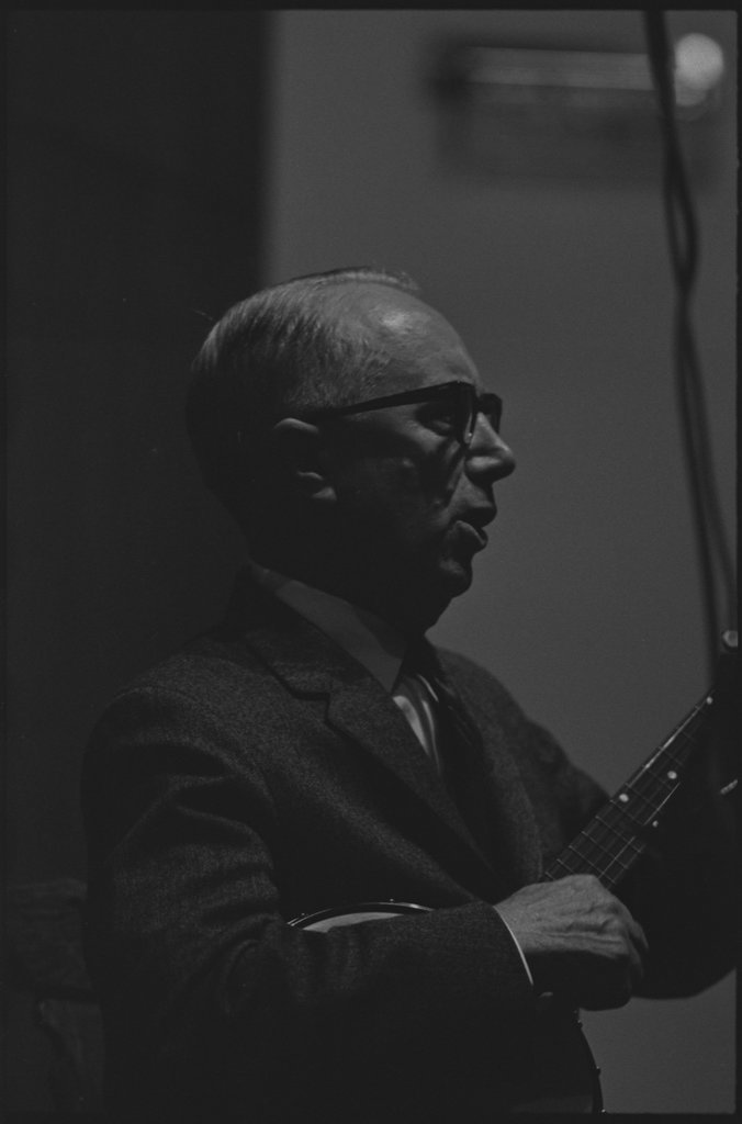 Mance Lipscomb and Buell Kazee performing at the University of Chicago - Flerlage, Raeburn, 1915-2002