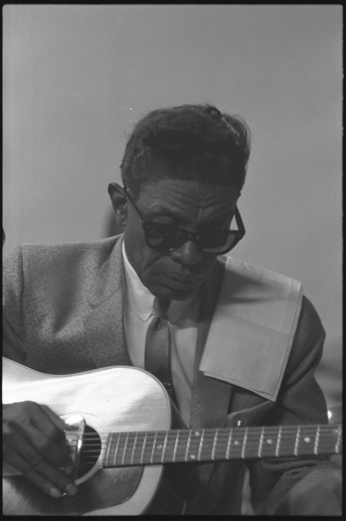 Lightnin' Hopkins at Western Hall - Flerlage, Raeburn, 1915-2002