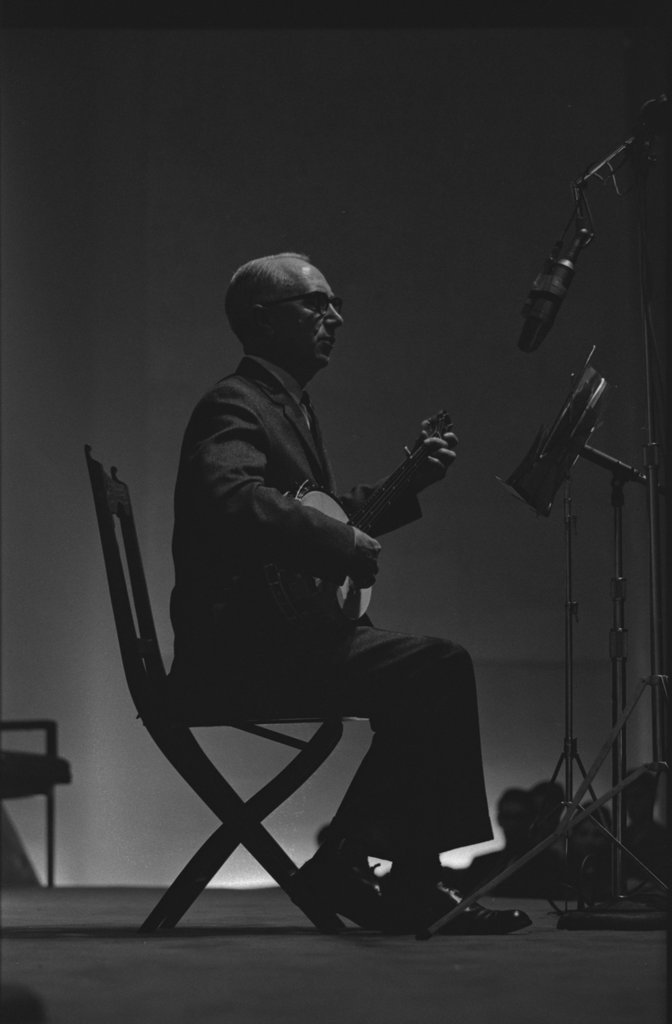 Mance Lipscomb and Buell Kazee performing at the University of Chicago - Flerlage, Raeburn, 1915-2002