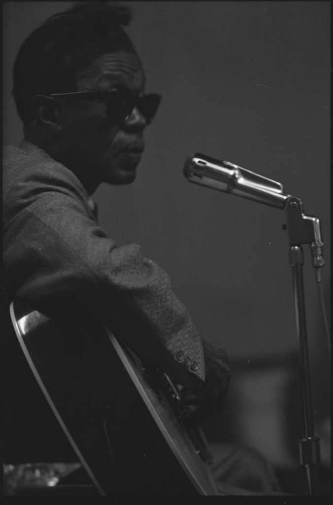 Lightnin' Hopkins at Western Hall - Flerlage, Raeburn, 1915-2002