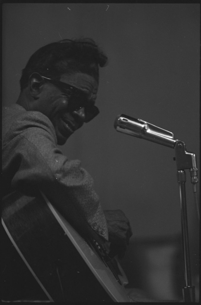 Lightnin' Hopkins at Western Hall - Flerlage, Raeburn, 1915-2002