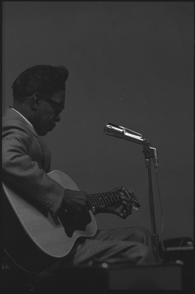 Lightnin' Hopkins at Western Hall - Flerlage, Raeburn, 1915-2002