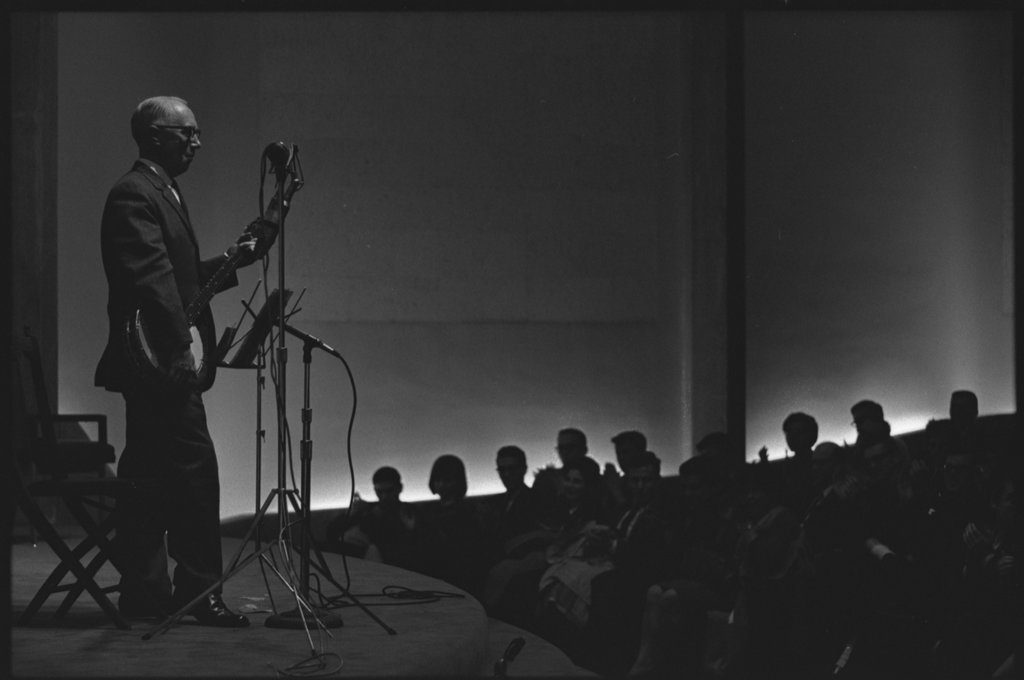 Mance Lipscomb and Buell Kazee performing at the University of Chicago - Flerlage, Raeburn, 1915-2002