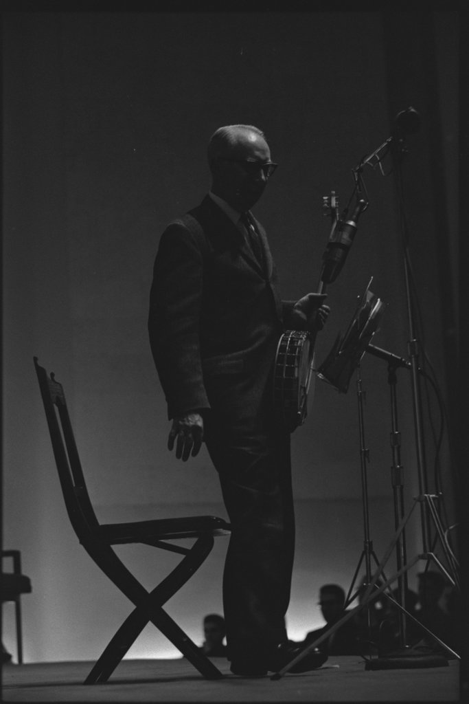 Mance Lipscomb and Buell Kazee performing at the University of Chicago - Flerlage, Raeburn, 1915-2002