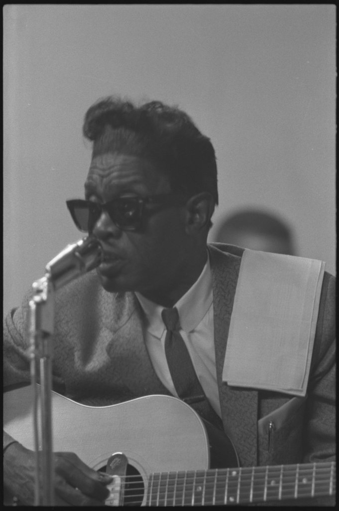 Lightnin' Hopkins at Western Hall - Flerlage, Raeburn, 1915-2002
