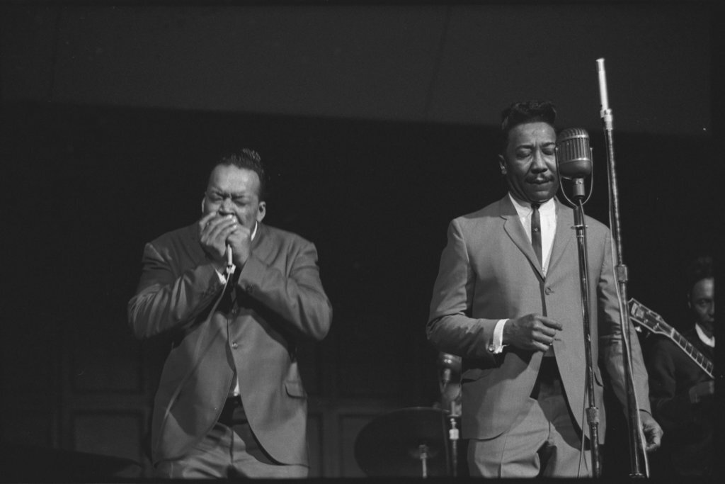 Performers during the 6th Annual University of Chicago Folk Festival - Flerlage, Raeburn, 1915-2002