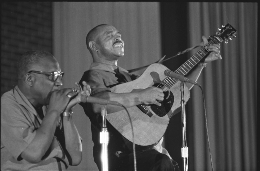 Brownie McGee and Sonny Terry performing on stage - Flerlage, Raeburn, 1915-2002