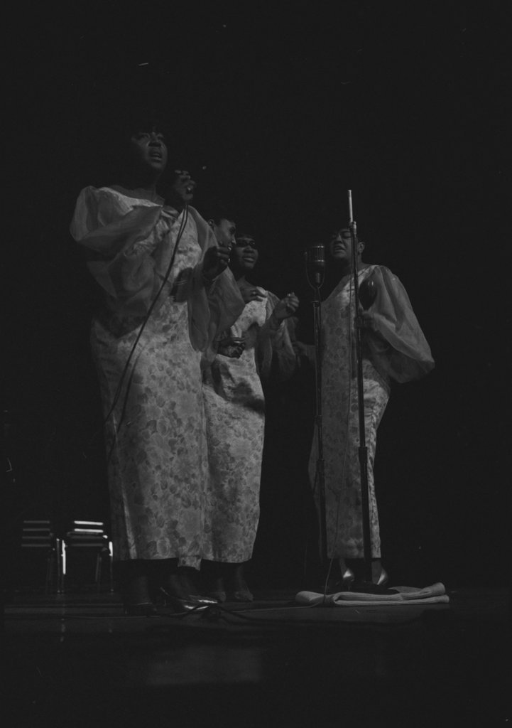 Meditation Singers and Muddy Waters performing during the 6th Annual University of Chicago Folk Festival - Flerlage, Raeburn, 1915-2002