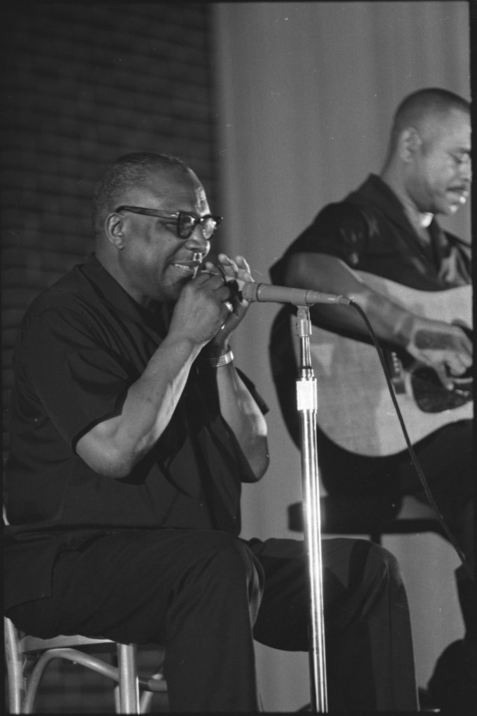 Brownie McGee and Sonny Terry performing on stage - Flerlage, Raeburn, 1915-2002