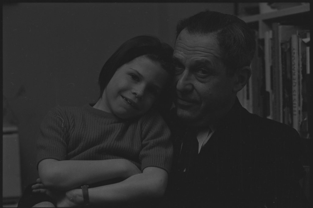 Klaus Asher and his daughter Mimi - Flerlage, Raeburn, 1915-2002