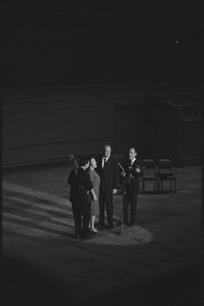 The Weavers' Farewell Concert at Orchestra Hall - Flerlage, Raeburn, 1915-2002