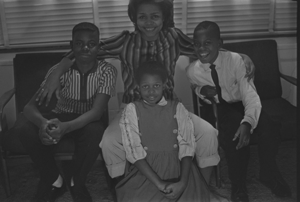 Raeburn Flerlage, Iola's children, the Pattersons, and the Swans at Lake Meadows - Flerlage, Raeburn, 1915-2002
